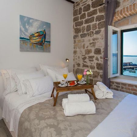 Seafront Apartment In Historical Cippico Castle Kastela Luaran gambar