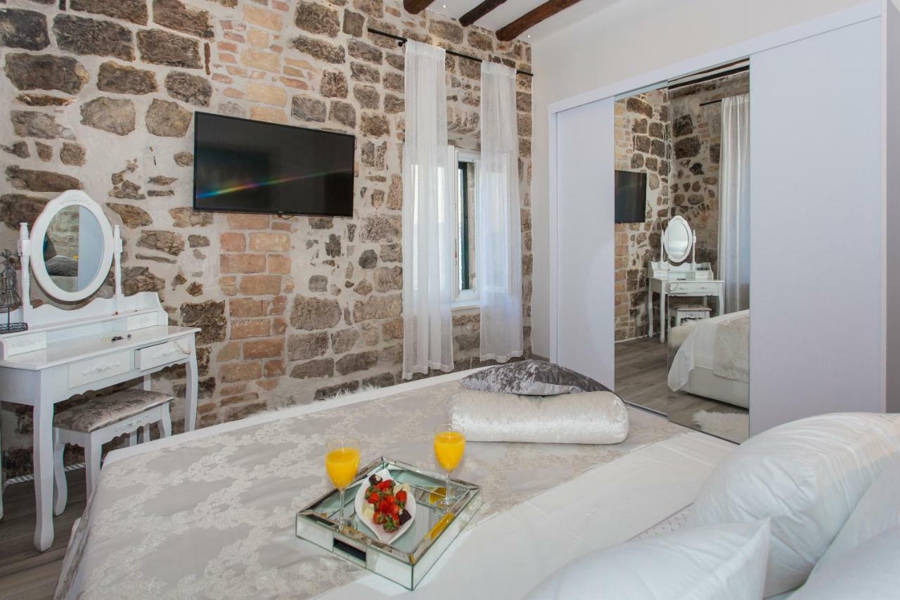 Seafront Apartment In Historical Cippico Castle Kastela Luaran gambar