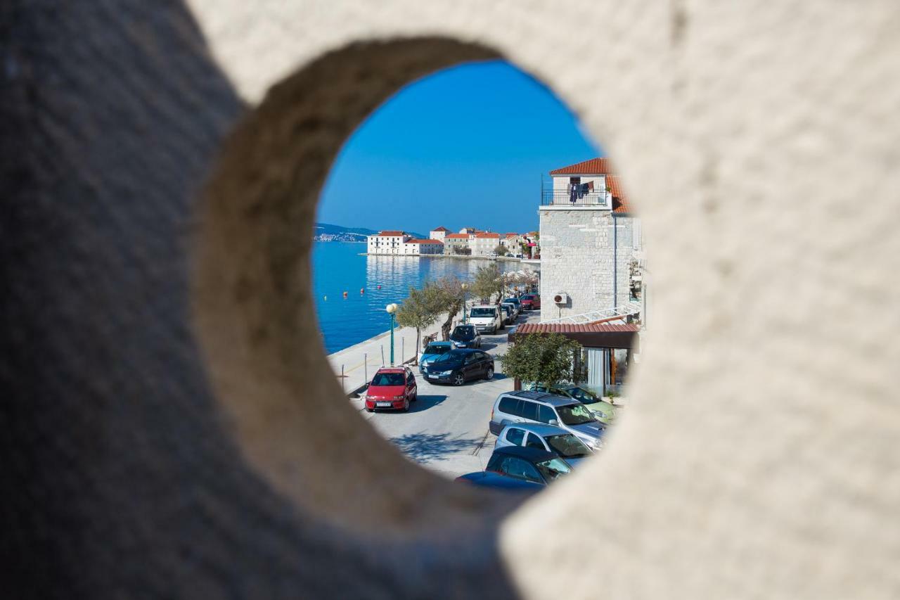 Seafront Apartment In Historical Cippico Castle Kastela Luaran gambar