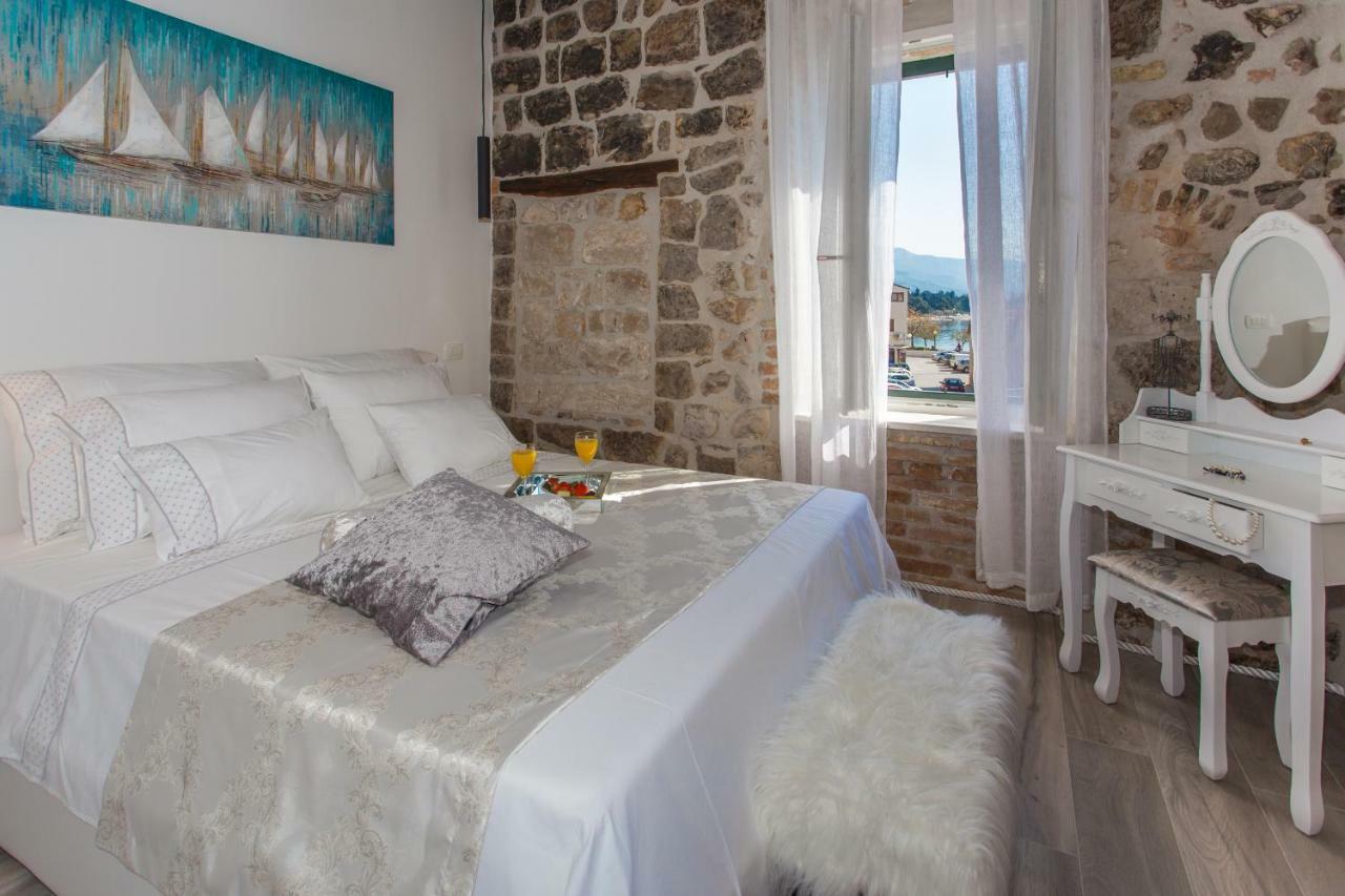 Seafront Apartment In Historical Cippico Castle Kastela Luaran gambar