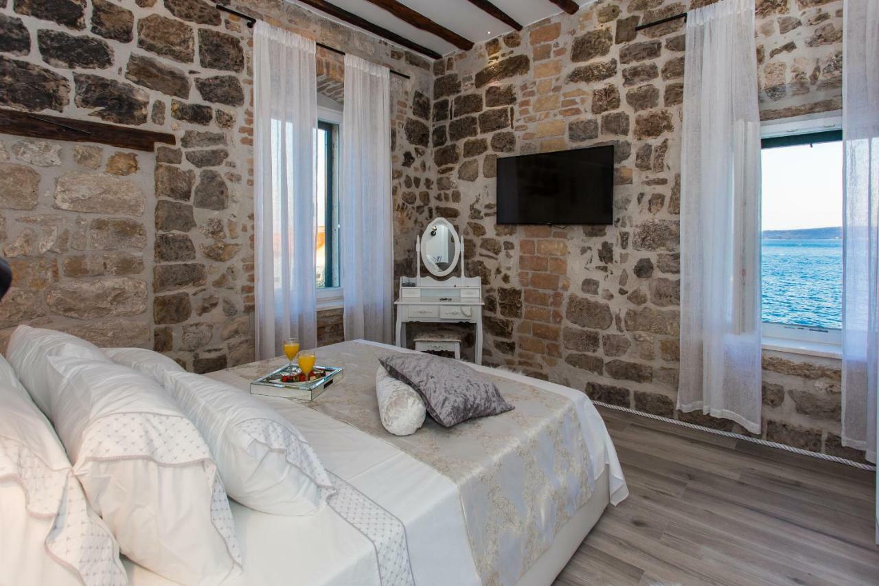 Seafront Apartment In Historical Cippico Castle Kastela Luaran gambar