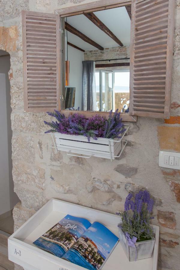 Seafront Apartment In Historical Cippico Castle Kastela Luaran gambar