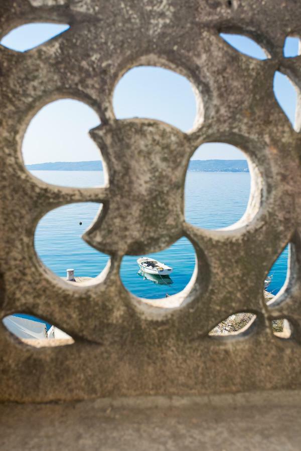 Seafront Apartment In Historical Cippico Castle Kastela Luaran gambar