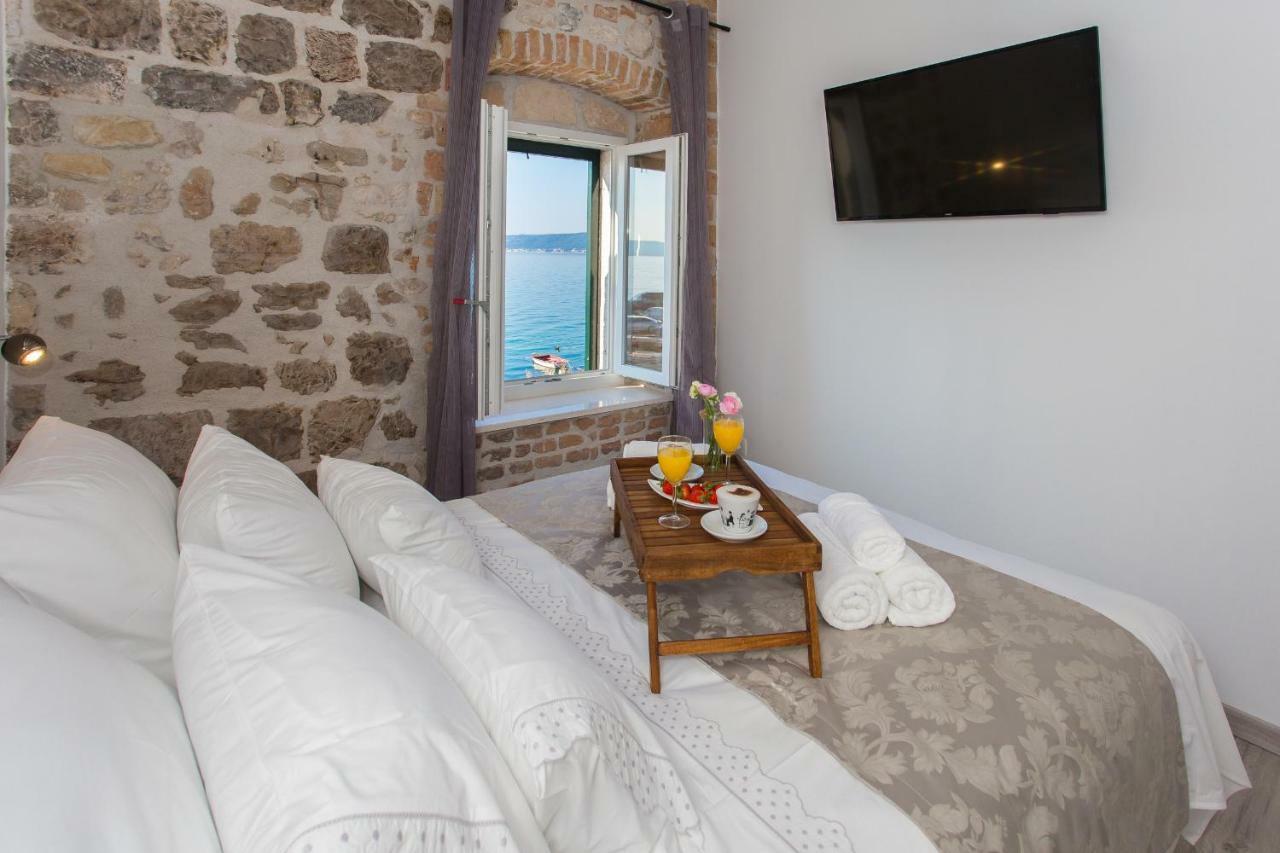 Seafront Apartment In Historical Cippico Castle Kastela Luaran gambar