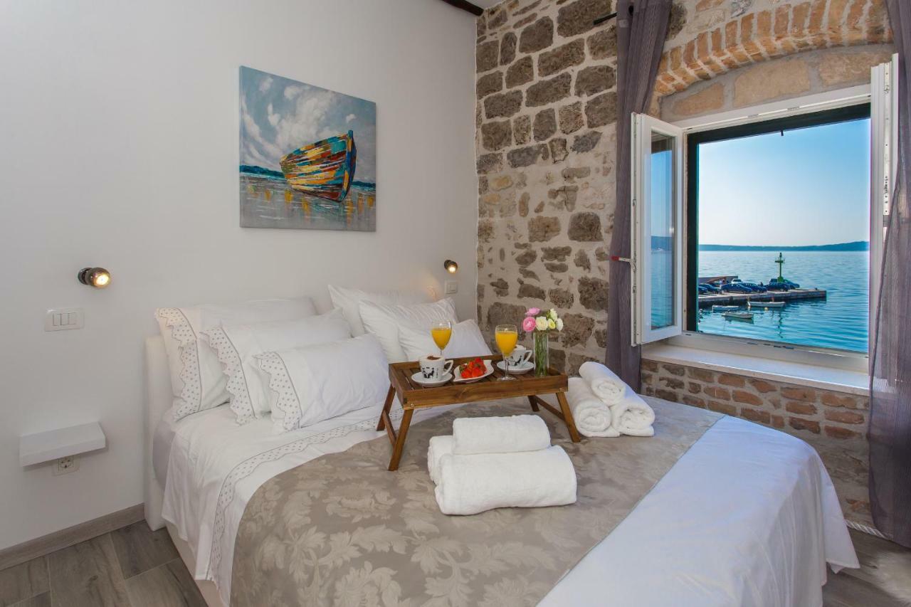 Seafront Apartment In Historical Cippico Castle Kastela Luaran gambar