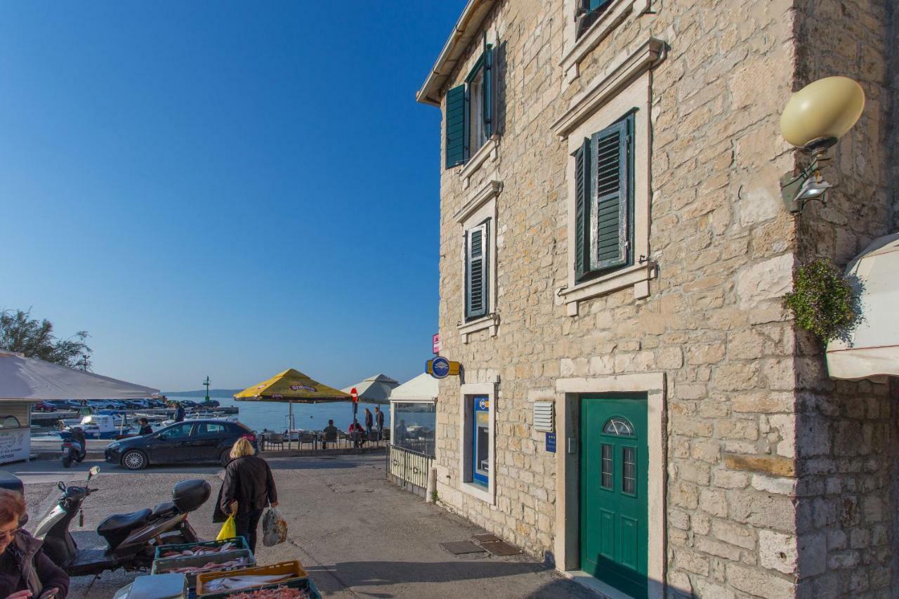 Seafront Apartment In Historical Cippico Castle Kastela Luaran gambar